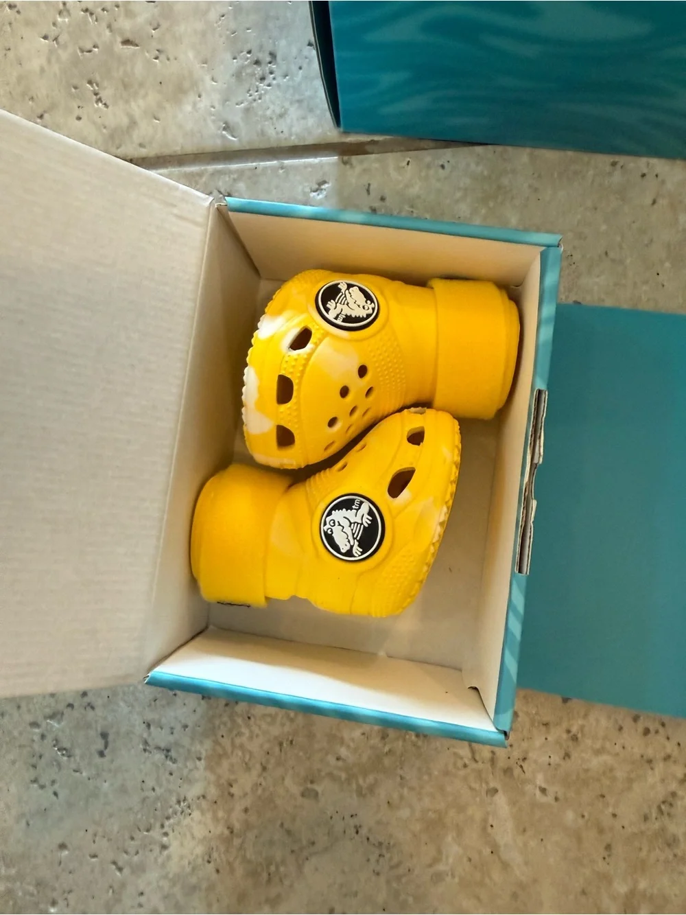 Bark Crocs yellow dog paws 🐾 so cute medium size newer worn